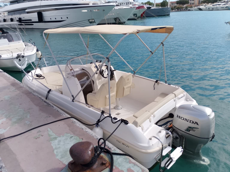 Location Bateau à moteur à Antibes - Jeanneau Cap Camarat 555