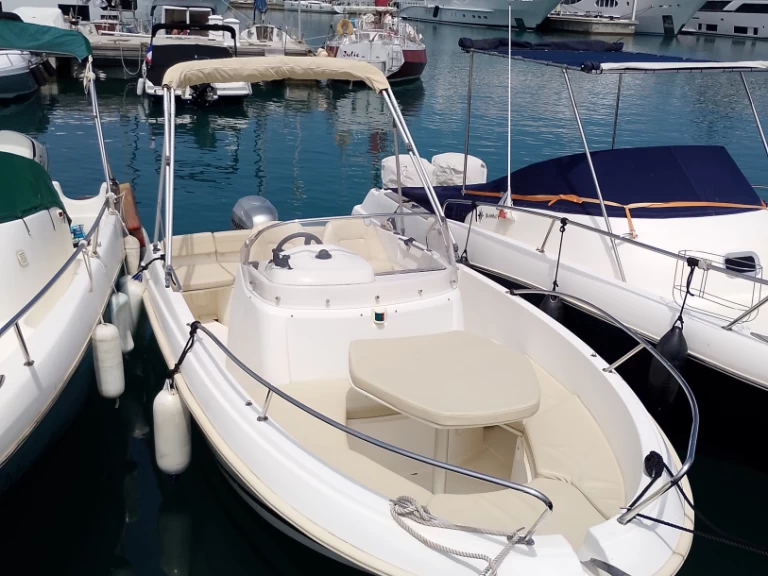 Location bateau Jeanneau Cap Camarat 555 à Antibes sur Samboat