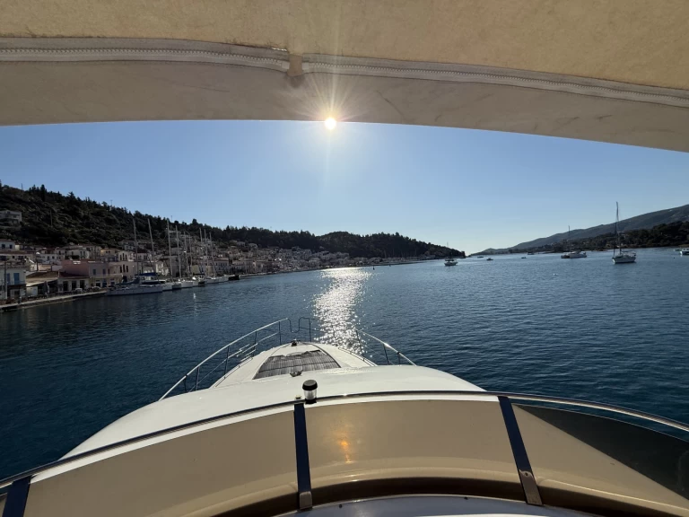 Louez un Princess Princess 60 Fly à Póros (Ville)