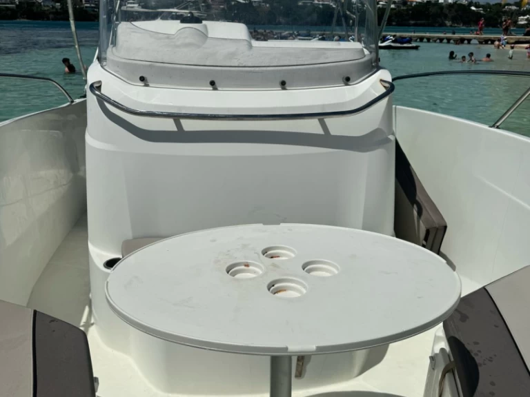 Location bateau Jeanneau Cap Camarat 7.5 CC à Pointe-à-Pitre sur Samboat