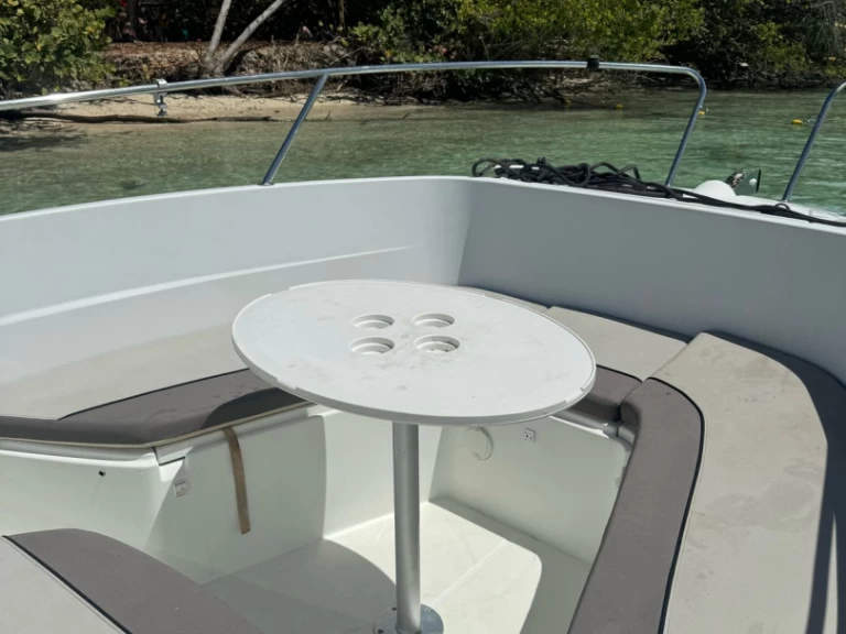 Jeanneau Cap Camarat 7.5 CC a louer à Pointe-à-Pitre