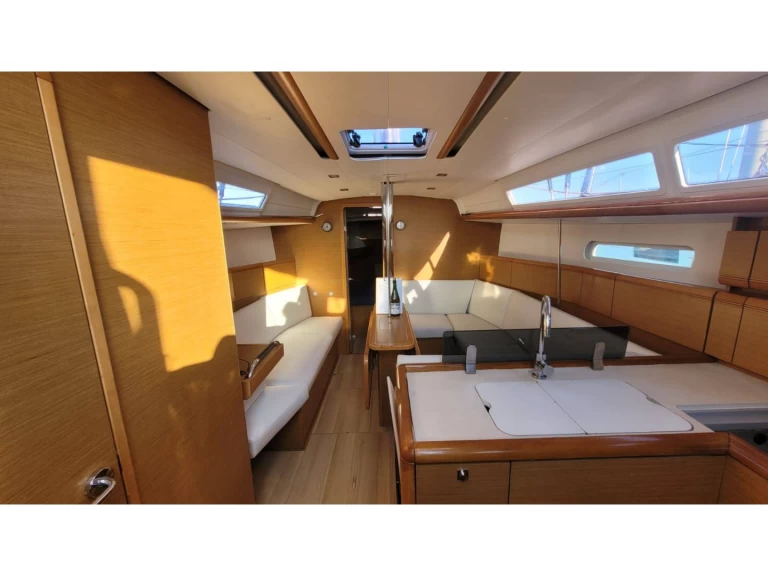 Location bateau Saint-Quay-Portrieux pas cher Sun Odyssey 379 Dl