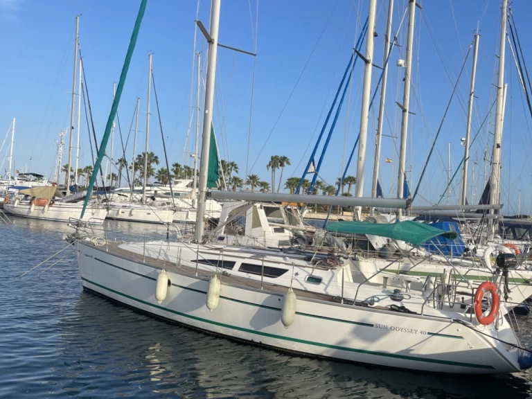 Louer Voilier avec ou sans skipper Jeanneau à Valence