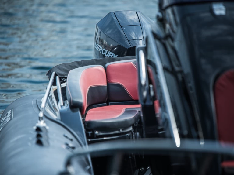 Grand Boats Golden Line G850L a louer à Santorini Port