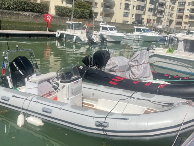 Location Semi-rigide Valiant avec permis