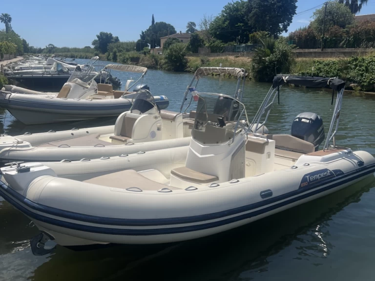 Capelli Capelli 690 a louer à Hyères