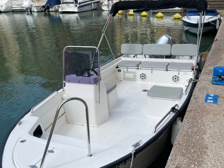 Location Bateau à moteur Grand Boats avec permis