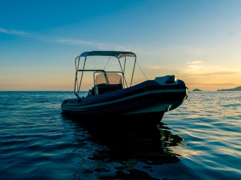 Location Semi-rigide Joker Boat avec permis