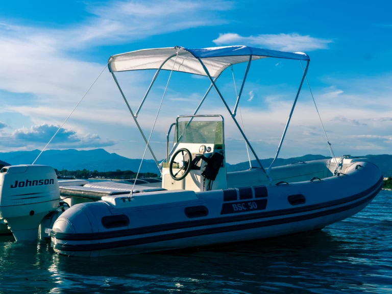 Semi-rigide à louer à Bocca di Magra au meilleur prix