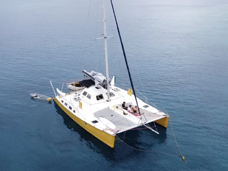 Location bateau Outremer Danson 40+2 à Faré sur Samboat