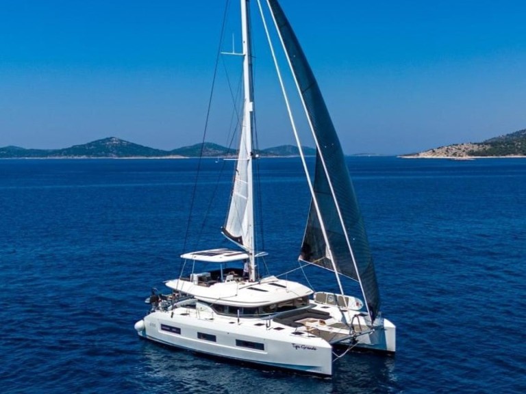 Catamaran à louer à Sibenik au meilleur prix