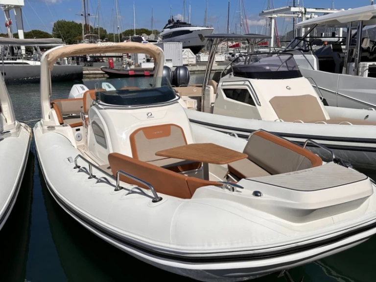 Location bateau Zodiac Medline 9 à Cogolin sur Samboat