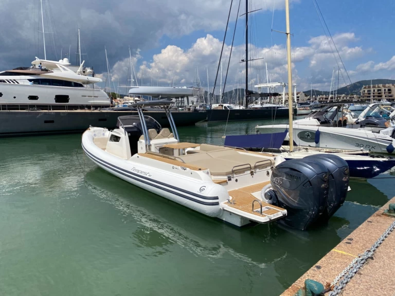 Louez un Capelli Tempest 40 à Cogolin