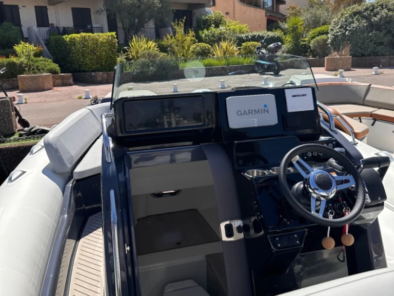 Location à Cogolin - Zodiac Medline 9 sur SamBoat