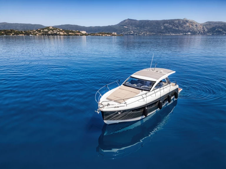 Louer Bateau à moteur avec ou sans skipper Sealine à Corfou