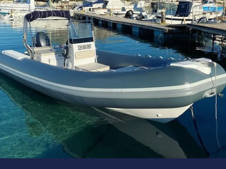 Location Bateau à moteur NAVALPLASTICA avec permis