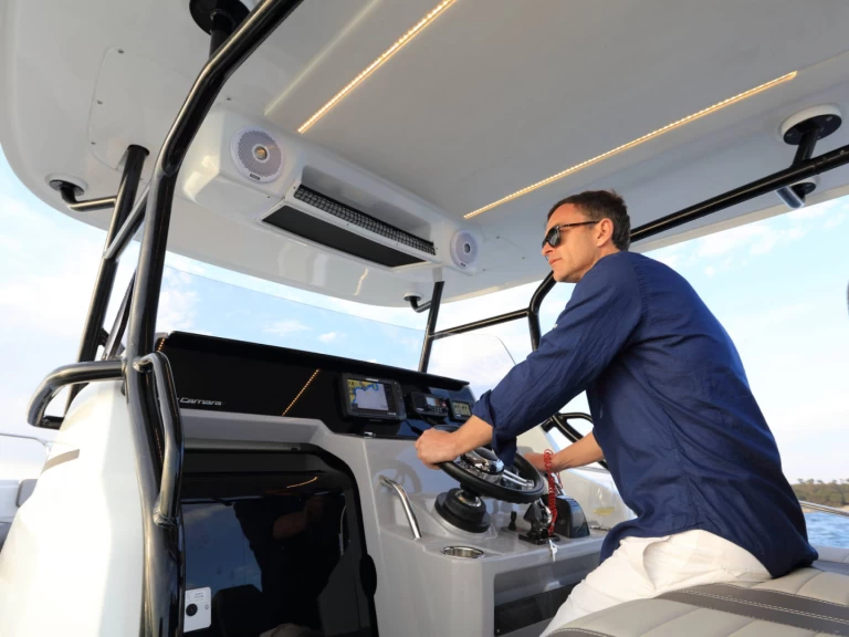 Location bateau Port des Marines de Cogolin pas cher Cap Camarat 9.0 CC