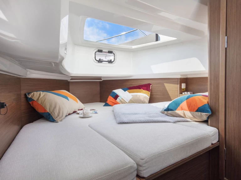 Location Bateau à moteur à Port des Marines de Cogolin - Jeanneau Cap Camarat 9.0 CC