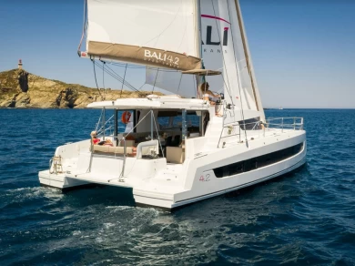 Noleggio Catamarano BALI 4.2 NUMERO 3 con patente nautica