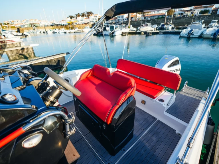 Bateau à moteur à louer à L'Herbaudière au meilleur prix