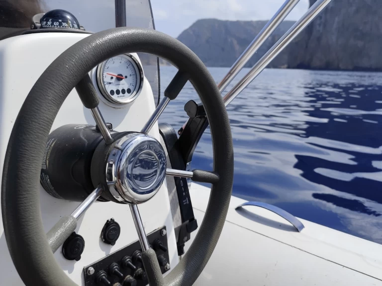 Location Semi-rigide à Sant Antoni de Portmany - Capelli Tempest 500