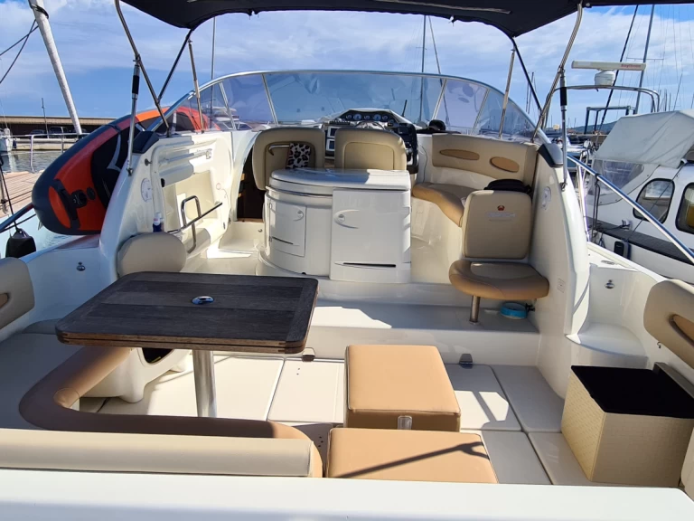 Louer Bateau à moteur avec ou sans skipper Cranchi à Puntone