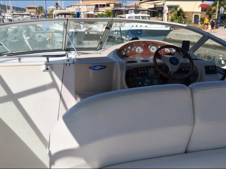 Four Winns Vista 268 a louer à Scey-sur-Saône-et-Saint-Albin