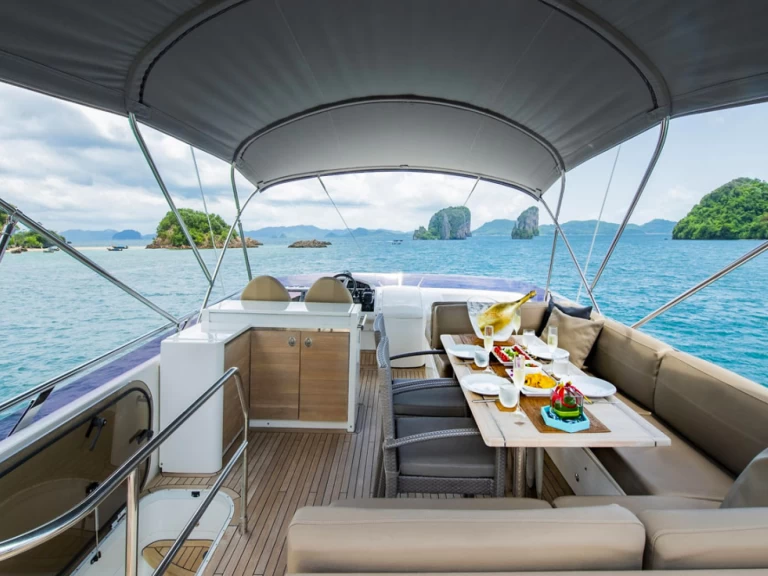 Yacht à louer à Ao Po au meilleur prix