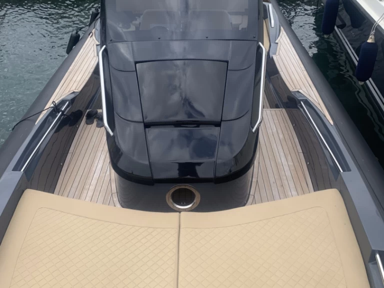 Semi-rigide à louer à Port Grimaud au meilleur prix