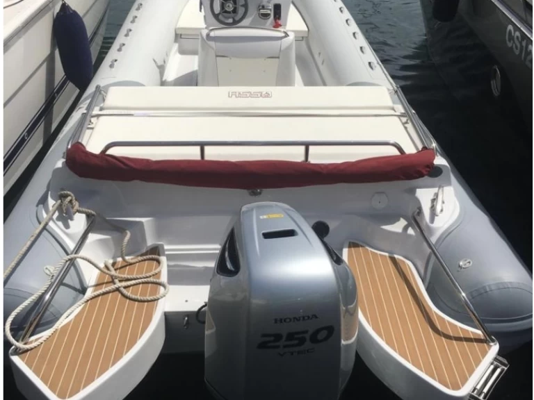 Semi-rigide à louer à Porto di Mergellina au meilleur prix