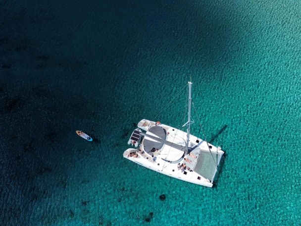 Catamaran à louer à Toúrlos au meilleur prix