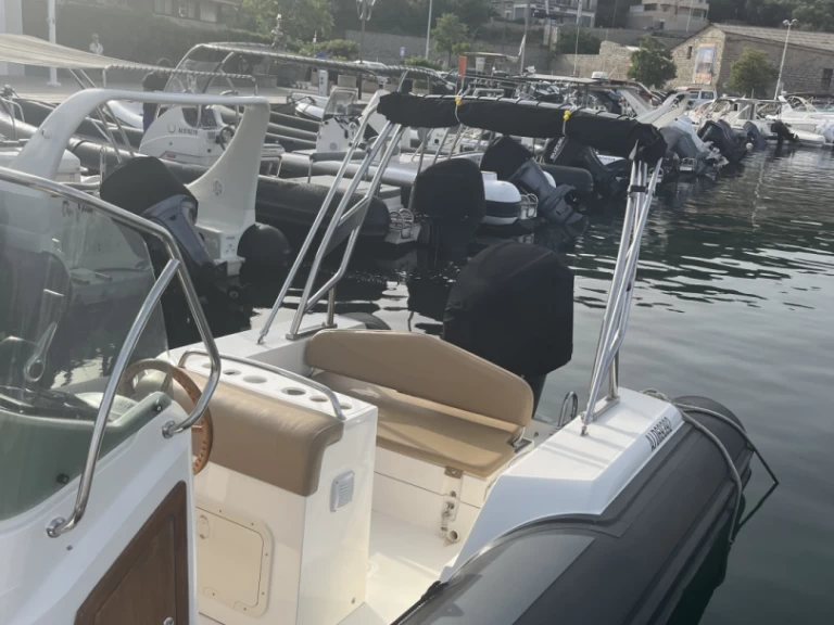 Semi-rigide à louer à Porto-Vecchio au meilleur prix