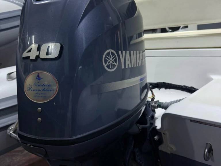 Louez un Asso Asso 57C à Naples