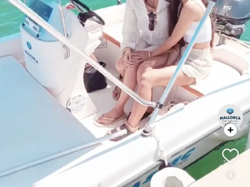 Bateau à moteur à louer à Es Canutells au meilleur prix