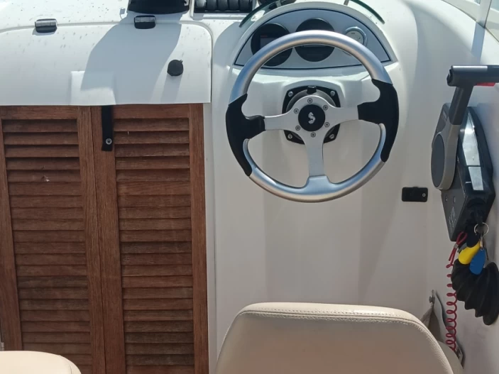 Bénéteau Flyer 650 WA a louer à Le Cap d'Agde