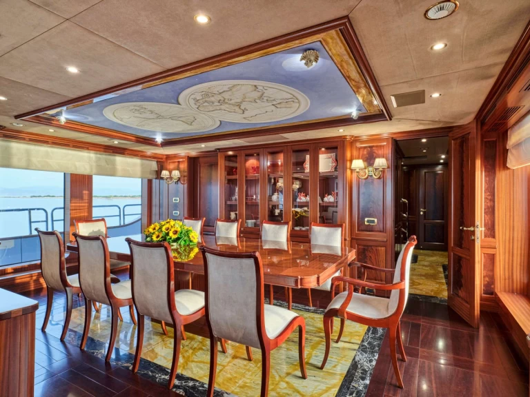 Benetti OPTION B a louer à Athènes