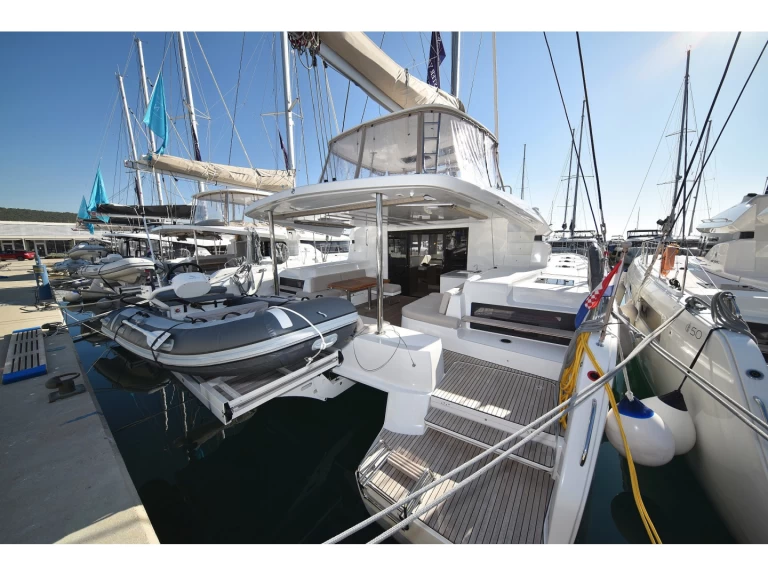 Louez un Lagoon Lagoon 50/6 cab à Sukošan