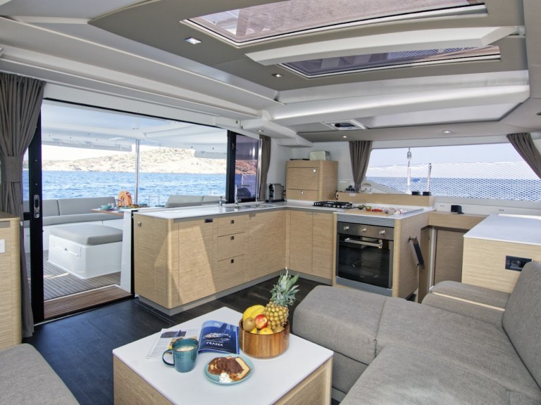 Fountaine Pajot Tanna 47 a louer à Volos