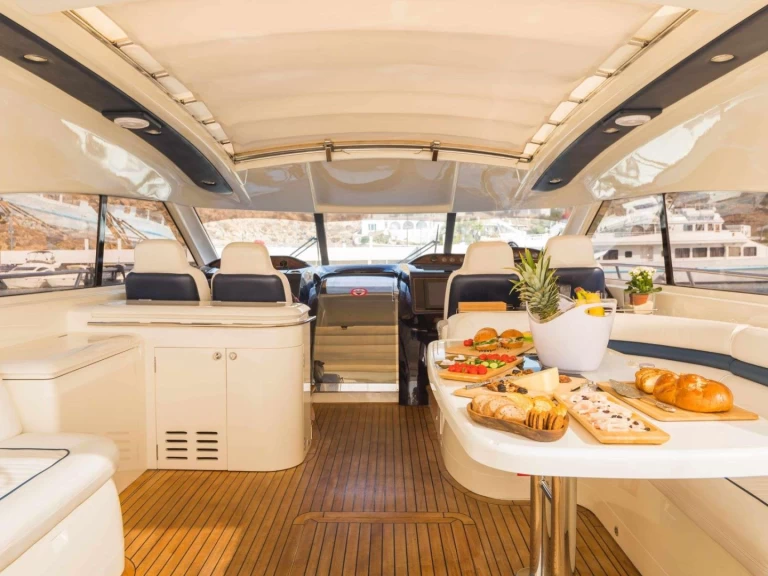 Louer Yacht avec ou sans skipper Princess, UK à Lagonisí