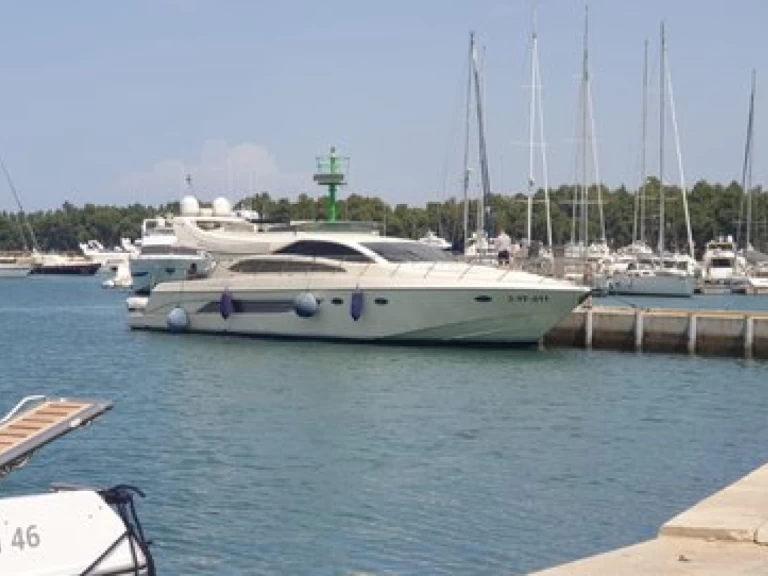 Riva Riva Dolcevita 70 Super - 3 + 1 cab. a louer à Novigrad