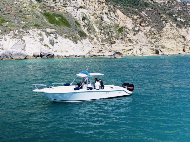 Mako 282 a louer à Cagliari Port