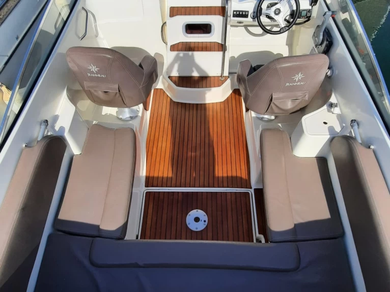 Location à Toulon - Jeanneau Cap Camarat 6.5 CC Serie 2 sur SamBoat