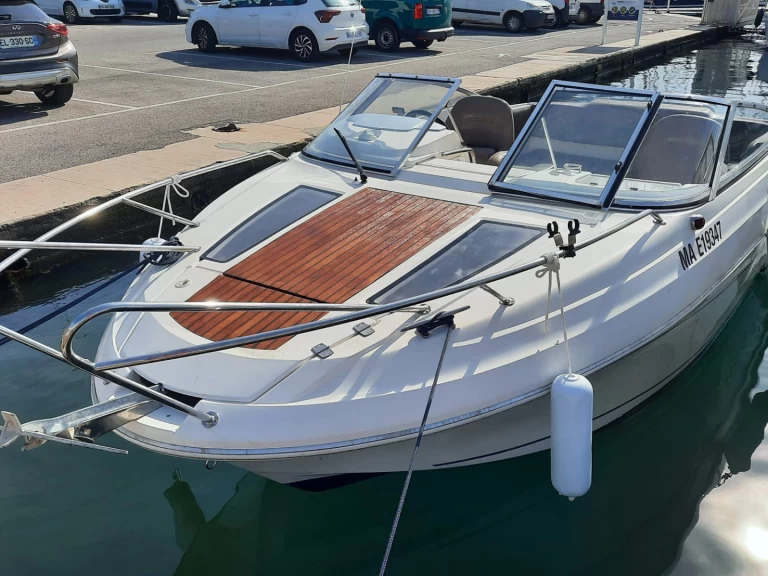 Location bateau Jeanneau Cap Camarat 6.5 CC Serie 2 à Toulon sur Samboat