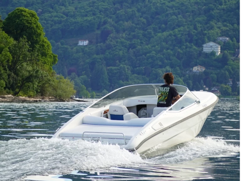Location Bateau à moteur Cranchi avec permis