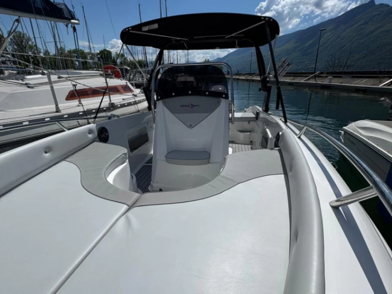 Location bateau ORIZZONTI NAUTICA ORIZZONTI POSEIDON à Aix-les-Bains sur Samboat