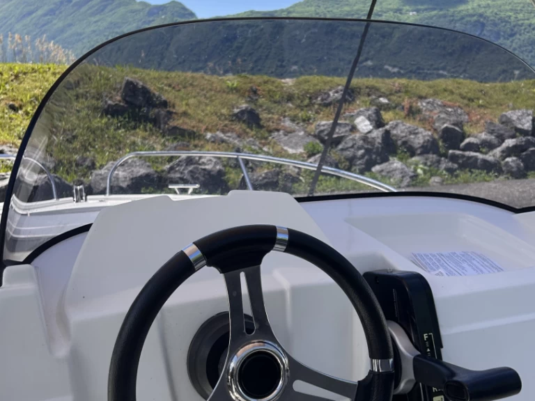 Location Bateau à moteur Titanium avec permis