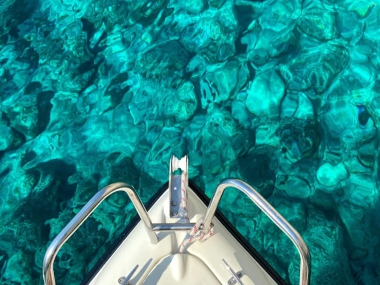 Louer Bateau à moteur avec ou sans skipper Poseidon à Kerí