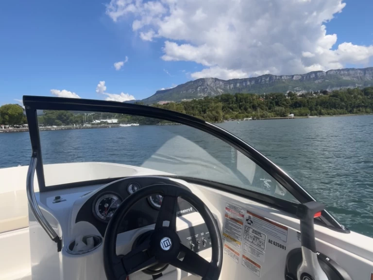Location bateau Aix-les-Bains pas cher Element E7