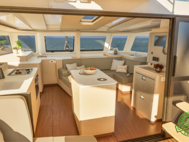 Louez un Fountaine Pajot FP 44 à Le Marin