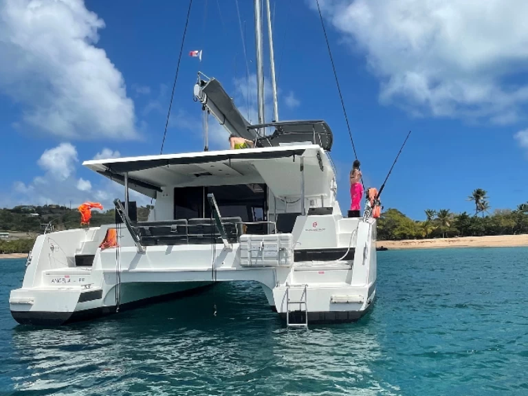 Louez un Fountaine Pajot ISLA 40 (4 CAB + 1 /  2 SDB) à Le Marin